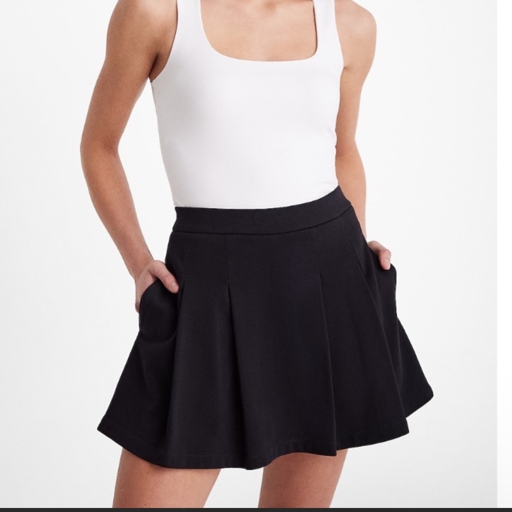 Express High Waisted Fleece Knit Pleated Mini Skort (small)